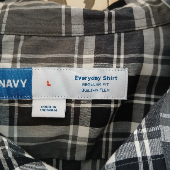 OLD NAVY LARGE GRAY PLAID REGULAR FIT WITH BUILT-IN-FLEX - Picture 7 of 7